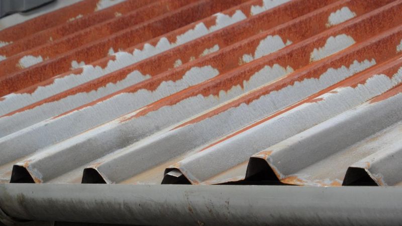 Mái tôn bị rỉ sét là do sử dụng mái tôn kém chất lượng